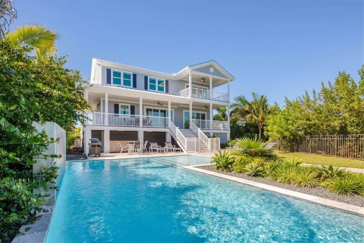 Spindrift House -Huge Pool, Dock Villa Stock Island Holiday home