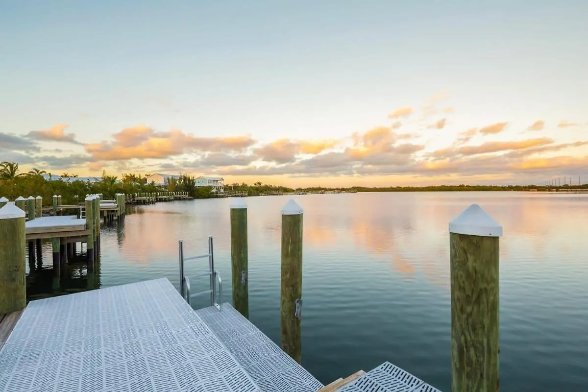 Spindrift House -Huge Pool, Dock Villa Stock Island