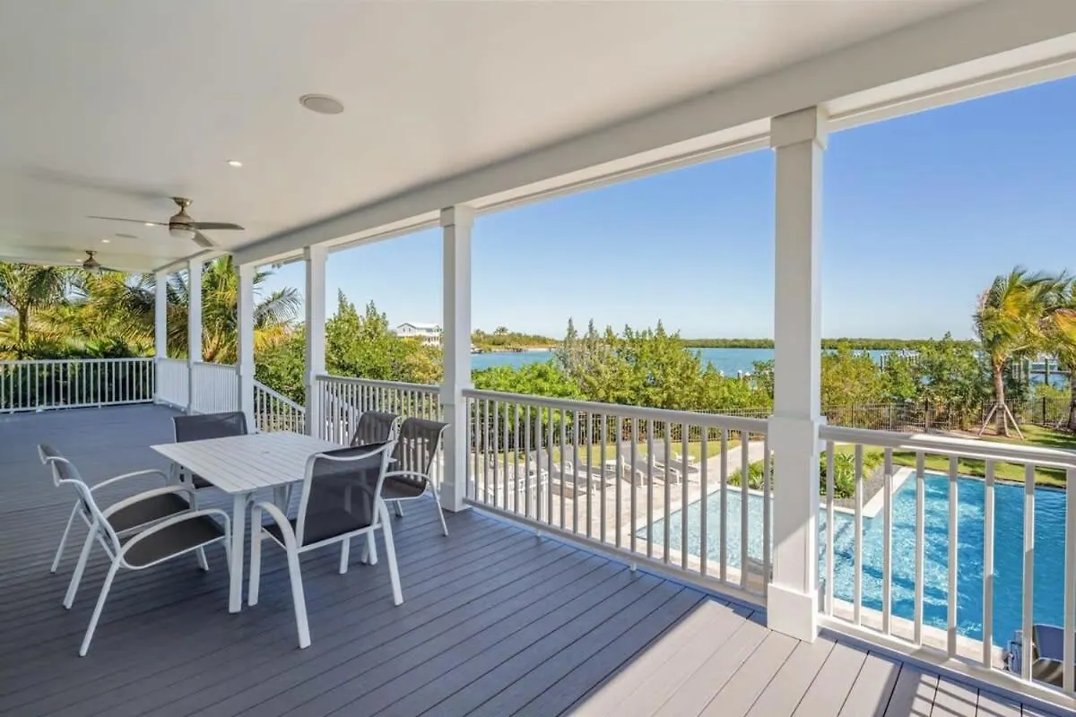 Holiday home Spindrift House -Huge Pool, Dock Villa Stock Island