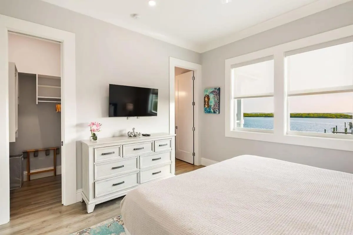 Holiday home Spindrift House -Huge Pool, Dock Villa Stock Island United States