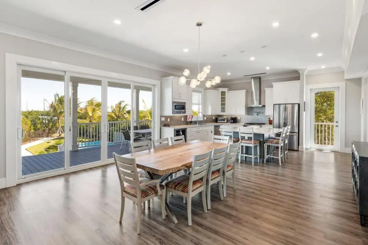 Holiday home Spindrift House -Huge Pool, Dock Villa Stock Island United States