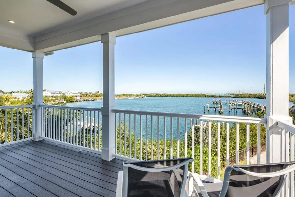 Holiday home Spindrift House -Huge Pool, Dock Villa Stock Island