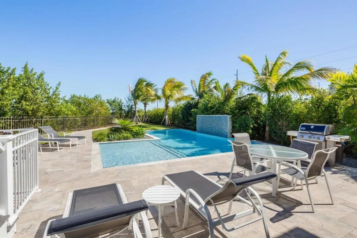 Spindrift House -Huge Pool, Dock Villa Stock Island Holiday home